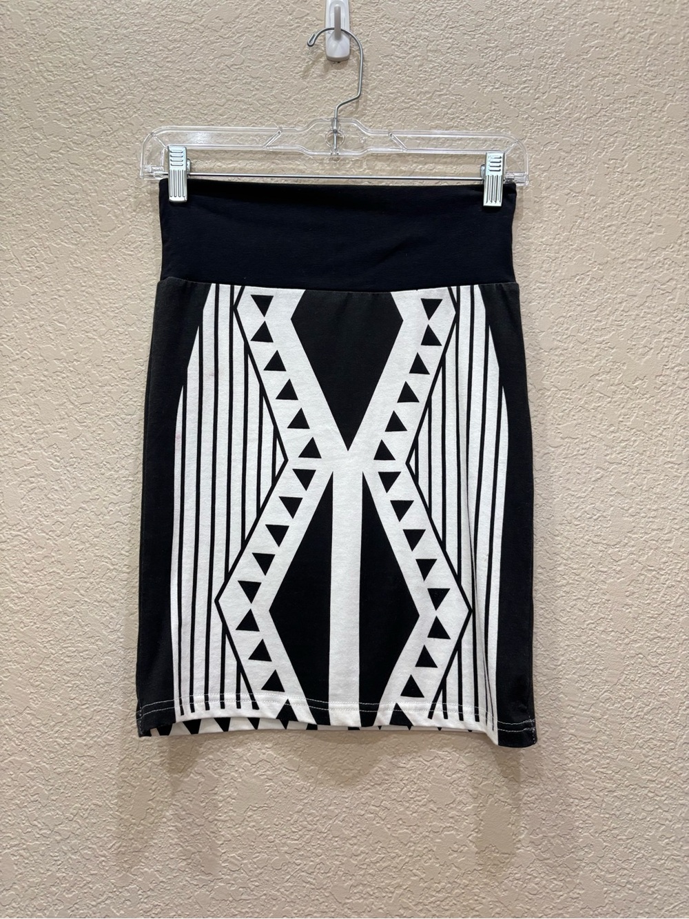 MinkPink High-Waisted Bodycon Pencil Skirt Black & White Tribal Indie Sleeze Sm